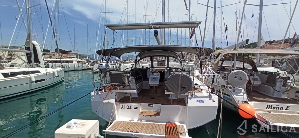 Bavaria C42 - Yacht Charter Sailica