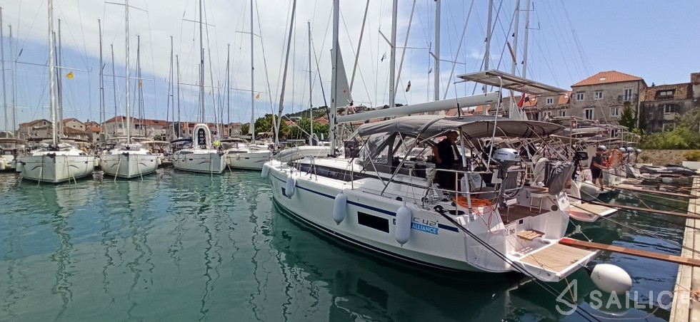 Bavaria C42 - Yacht Charter Sailica