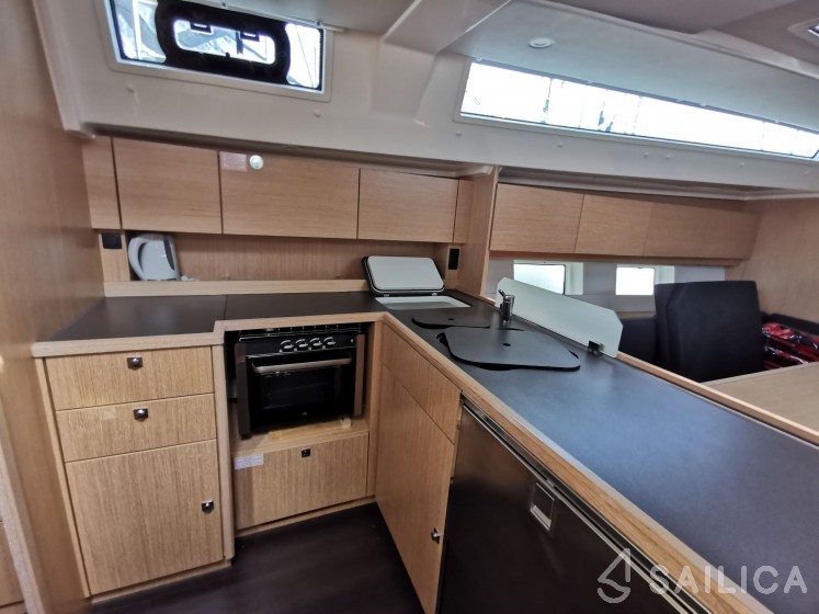 Bavaria C45 Holiday - Yacht Charter Sailica
