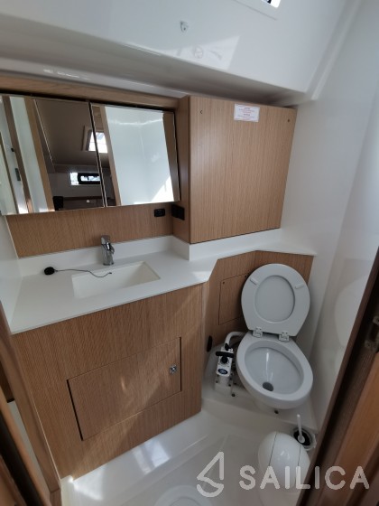 Bavaria C45 Holiday - Yacht Charter Sailica