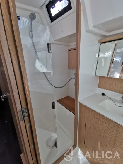 Bavaria C45 Holiday - Yacht Charter Sailica