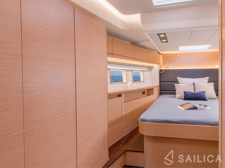 Hanse 548 - 5 + 1 cab. - Yacht Charter Sailica