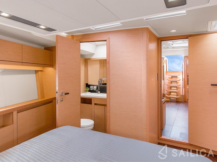 Hanse 548 - 5 + 1 cab. - Yacht Charter Sailica