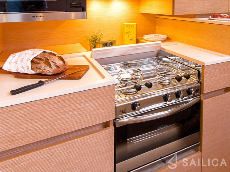 Hanse 548 - 5 + 1 cab. - Yacht Charter Sailica