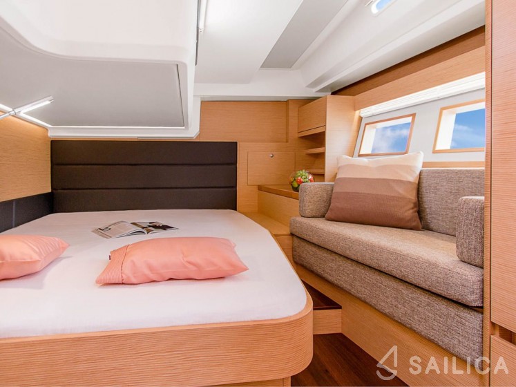 Hanse 548 - 5 + 1 cab. - Yacht Charter Sailica