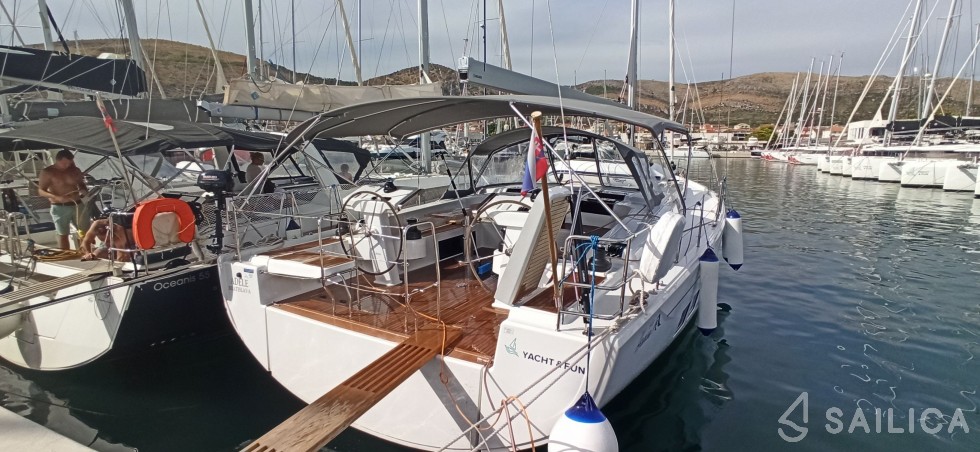Hanse 548 - 5 + 1 cab. - Yacht Charter Sailica