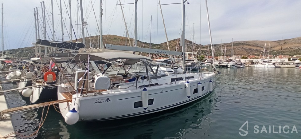 Hanse 548 - 5 + 1 cab. - Yacht Charter Sailica
