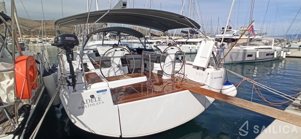 Hanse 548 - 5 + 1 cab. - Yacht Charter Sailica