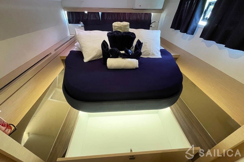 Lucia 40 - Yacht Charter Sailica