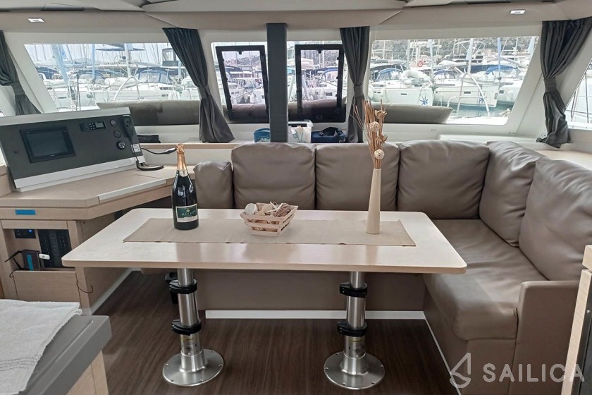 Lucia 40 - Yacht Charter Sailica