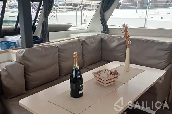 Lucia 40 - Yacht Charter Sailica
