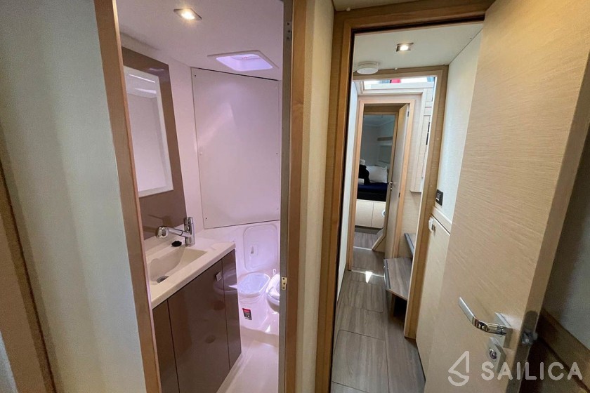 Lucia 40 - Yacht Charter Sailica