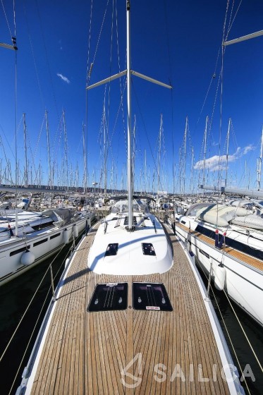 Bavaria 45 Cruiser - Yacht Charter Sailica