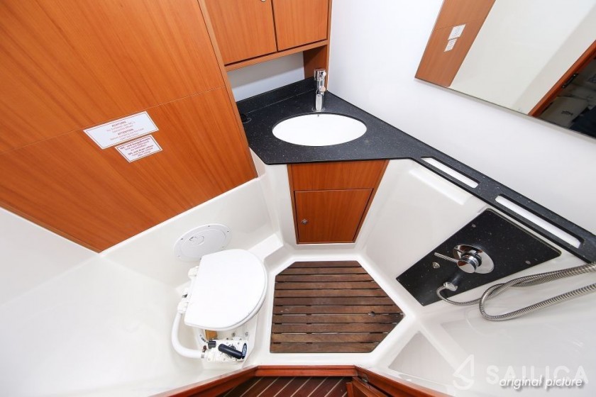 Bavaria 45 Cruiser - Yacht Charter Sailica