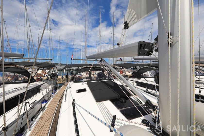 Bavaria 46 Cruiser - Yacht Charter Sailica