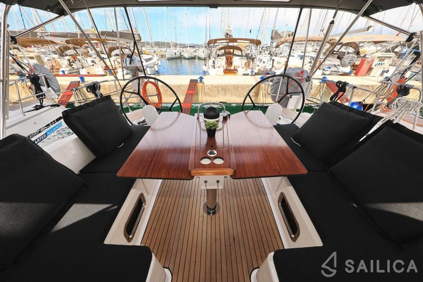 Bavaria 46 Cruiser - Yacht Charter Sailica