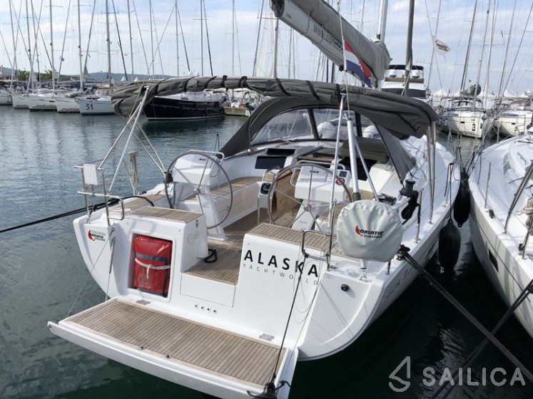 Hanse 455 - Yacht Charter Sailica