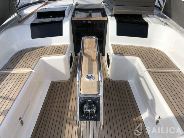 Hanse 455 - Yacht Charter Sailica
