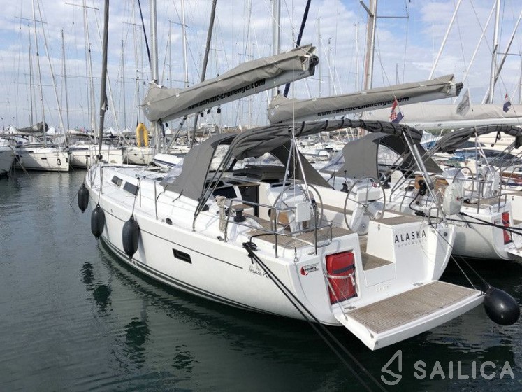 Hanse 455 - Yacht Charter Sailica