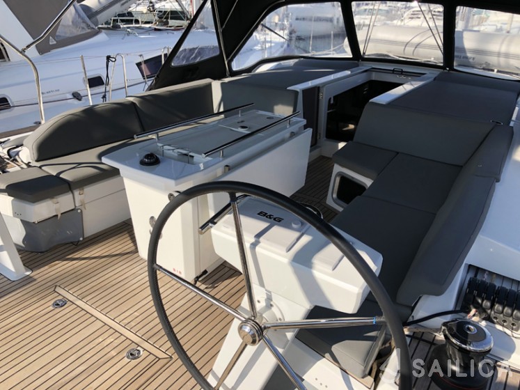 Oceanis 51.1 - Yacht Charter Sailica