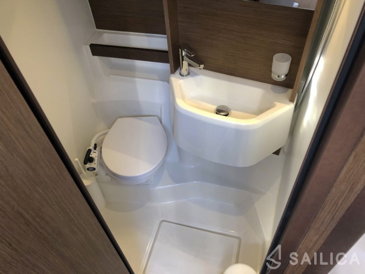 Oceanis 51.1 - Yacht Charter Sailica