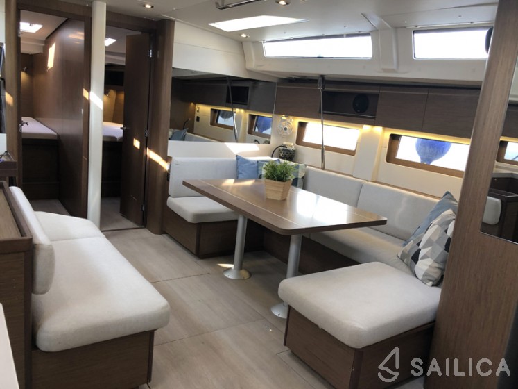 Oceanis 51.1 - Yacht Charter Sailica