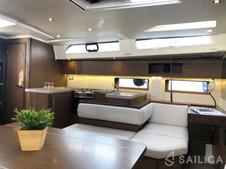 Oceanis 51.1 - Yacht Charter Sailica