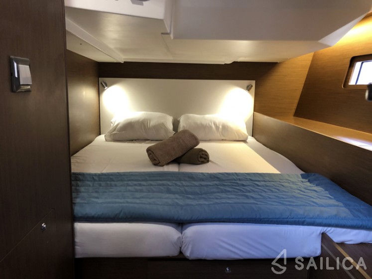 Oceanis 51.1 - Yacht Charter Sailica
