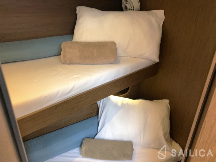 Oceanis 51.1 - Yacht Charter Sailica