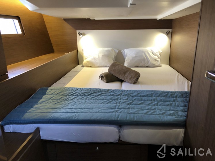 Oceanis 51.1 - Yacht Charter Sailica