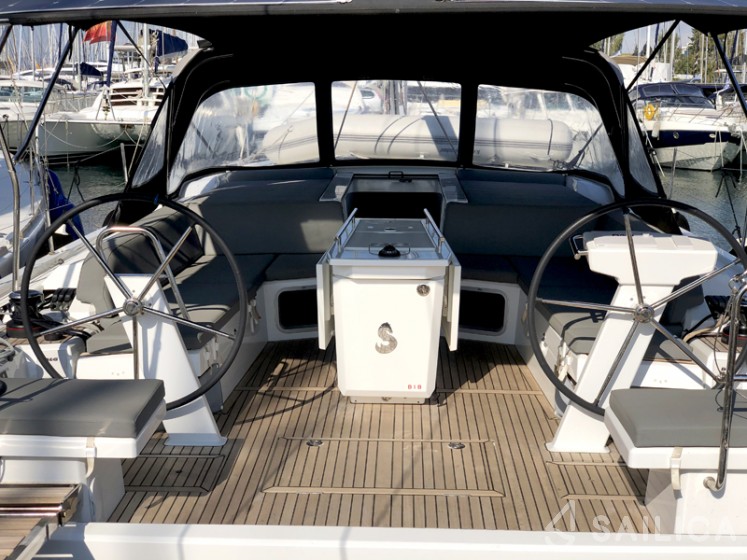 Oceanis 51.1 - Yacht Charter Sailica