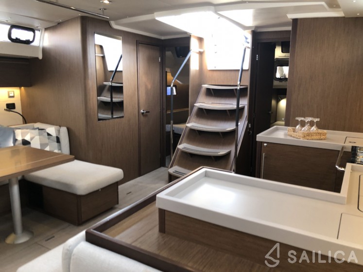 Oceanis 51.1 - Yacht Charter Sailica