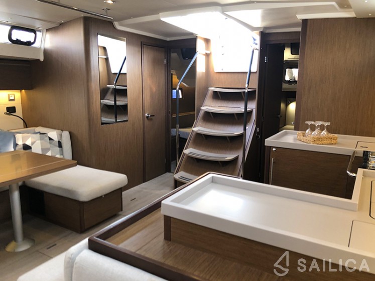 Oceanis 51.1 - Yacht Charter Sailica