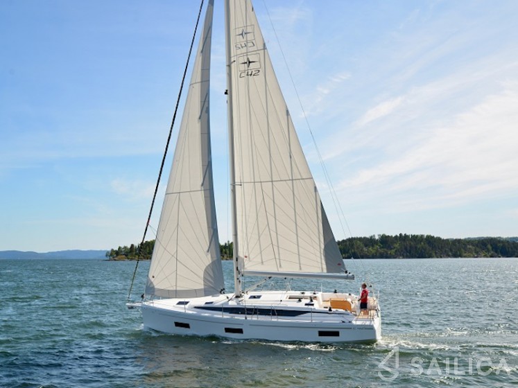 Bavaria C42 - Yacht Charter Sailica