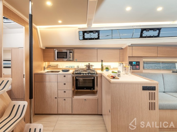 Bavaria C42 - Yacht Charter Sailica