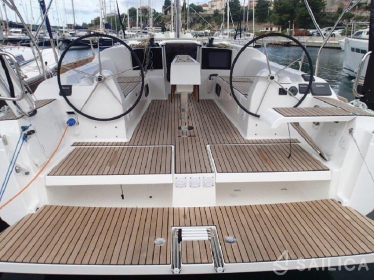 Dufour 382 GL - Yacht Charter Sailica