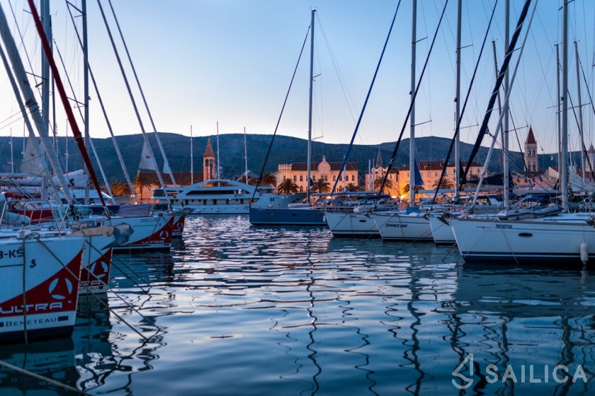 Dufour 382 GL - Yacht Charter Sailica