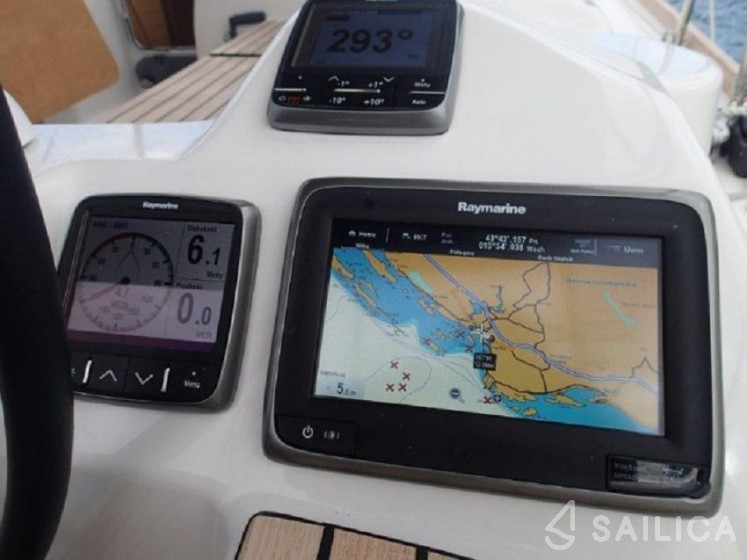 Dufour 382 GL - Yacht Charter Sailica