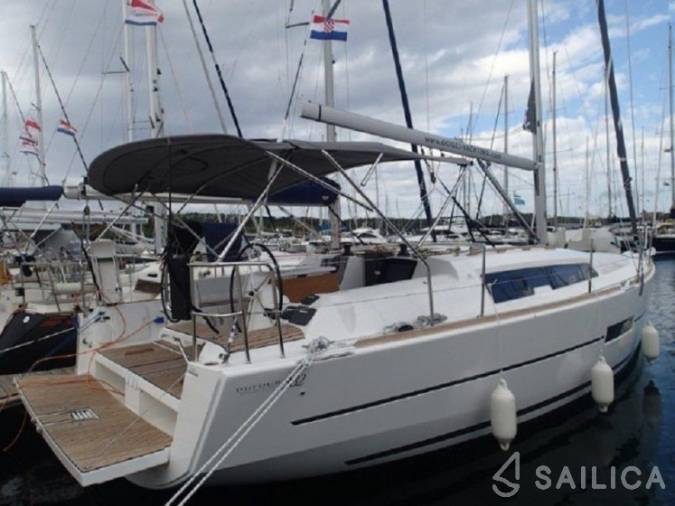 Dufour 382 GL - Yacht Charter Sailica