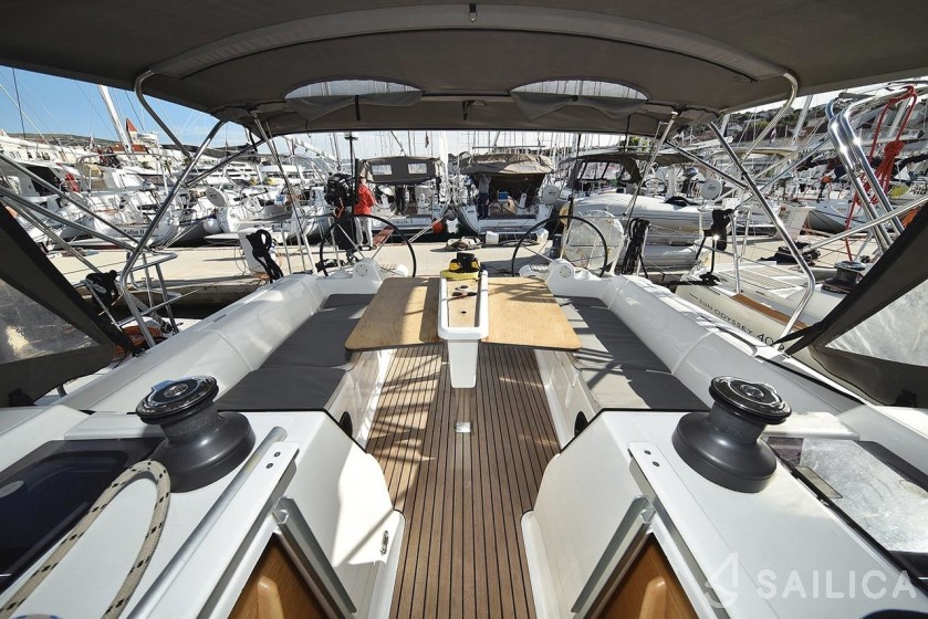 Dufour 382 GL - Yacht Charter Sailica
