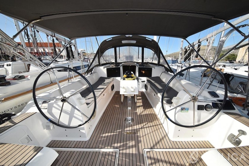 Dufour 382 GL - Yacht Charter Sailica