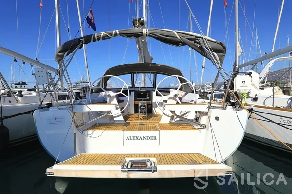 Hanse 418 - Yacht Charter Sailica