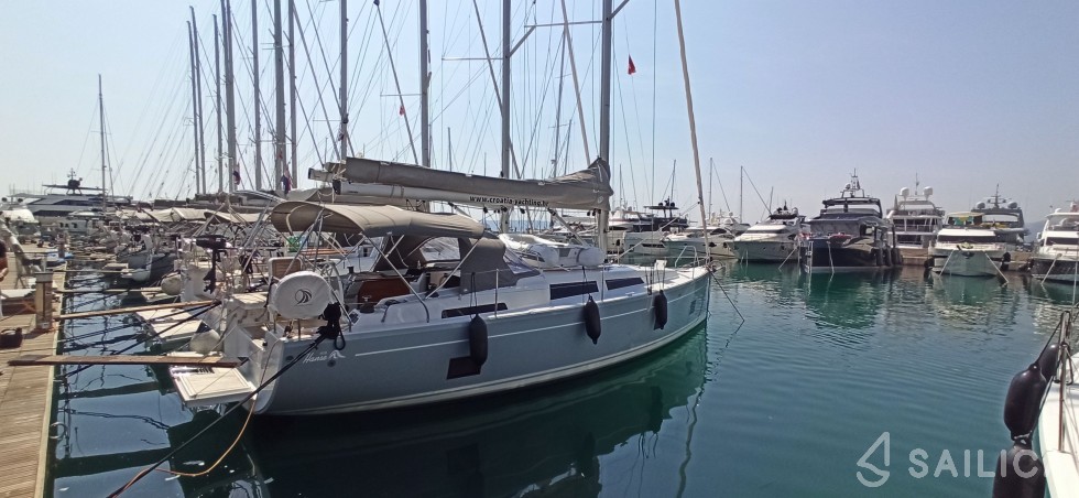 Hanse 418 - Yacht Charter Sailica