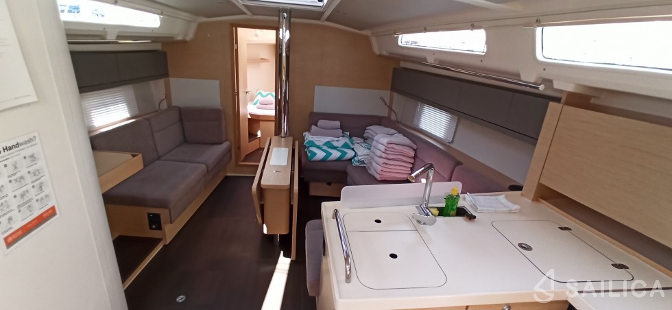 Hanse 418 - Yacht Charter Sailica
