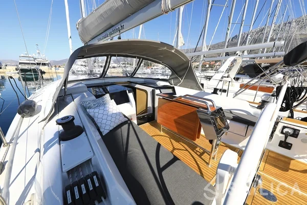Hanse 418 - Yacht Charter Sailica
