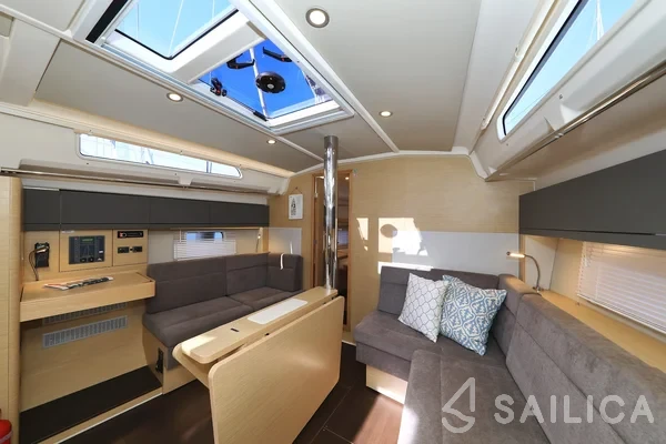 Hanse 418 - Yacht Charter Sailica