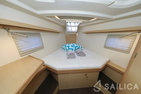 Hanse 418 - Yacht Charter Sailica