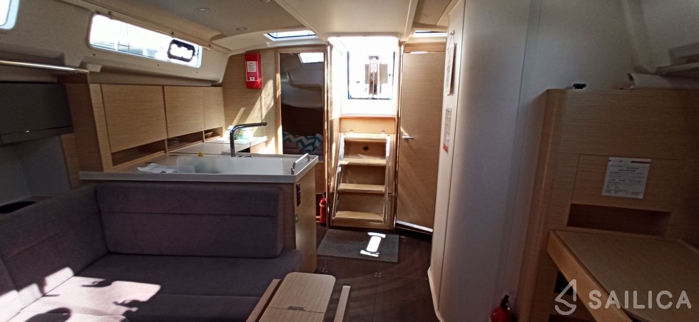 Hanse 418 - Yacht Charter Sailica