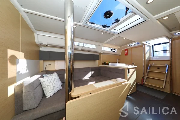 Hanse 418 - Yacht Charter Sailica