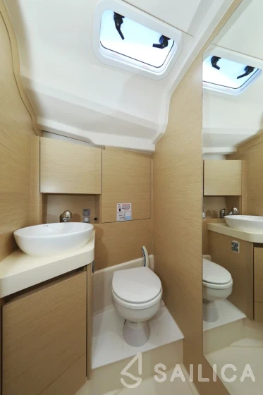 Hanse 418 - Yacht Charter Sailica